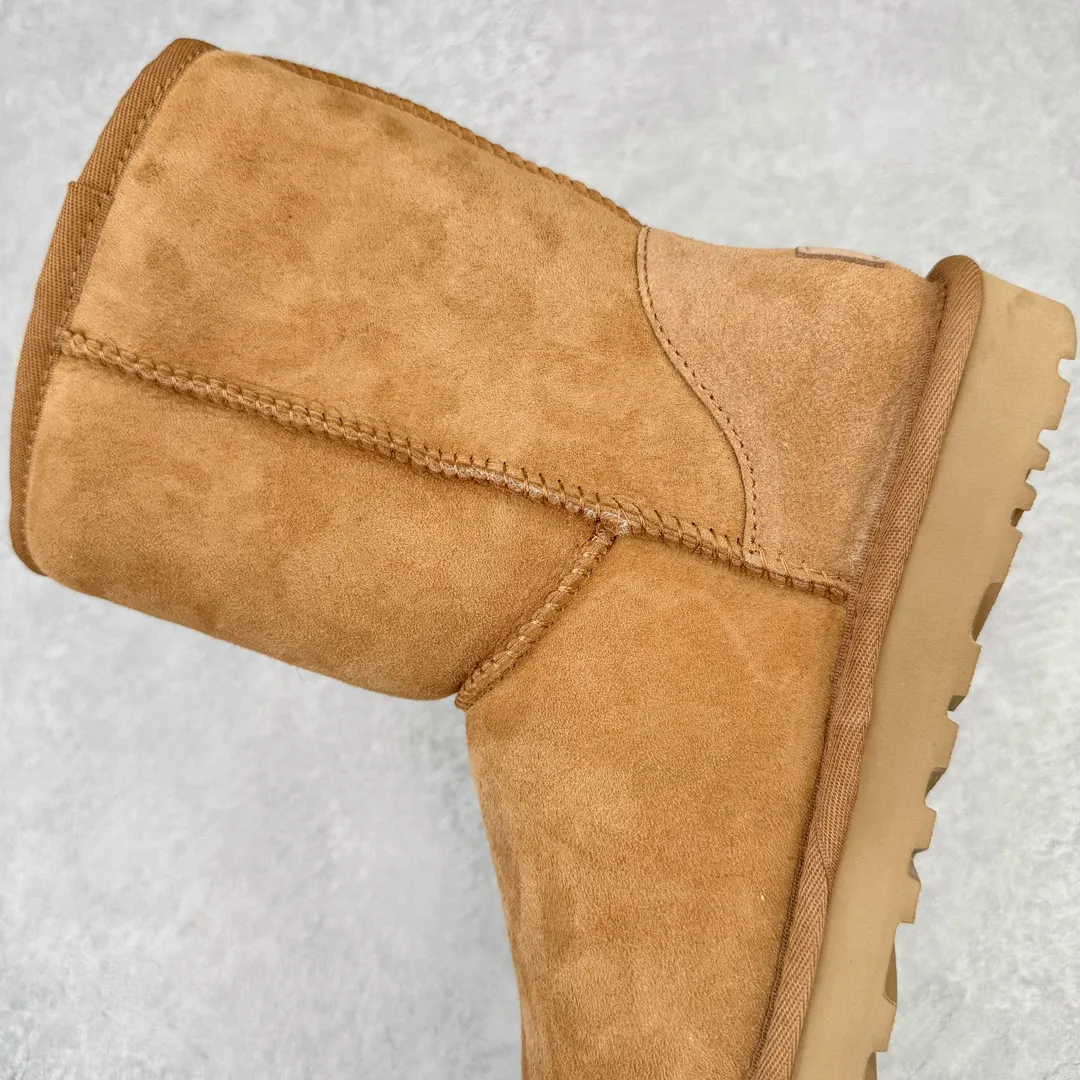 Pick up locally💰560 UGG Women's 6223 Men's 5800 classic mid-calf autumn and winter sheepskin all-in-one snow boots. All shoes are made from ZP. Longfeng A-grade Australian imported sheepskin and fur all-in-one boots for men and women. Brand OEM production line. Fully follow the ZP process. OEM original pattern maker. Adhere to no original shoes and no development options. Pay attention to every detail. The most authentic version on the market. TREADLITE "Light Wing" technology outsole. Lightweight/durable/flexible/pile size: 35 36 37 38 39 40 41 42 43 44 45 Coding: by2936090